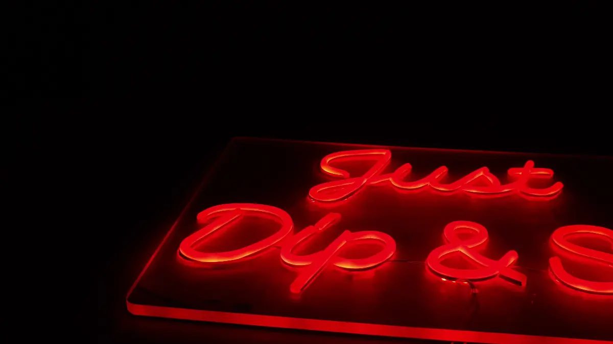 딥십 Just Dip & Sip 적색의 필기체 느낌 문구