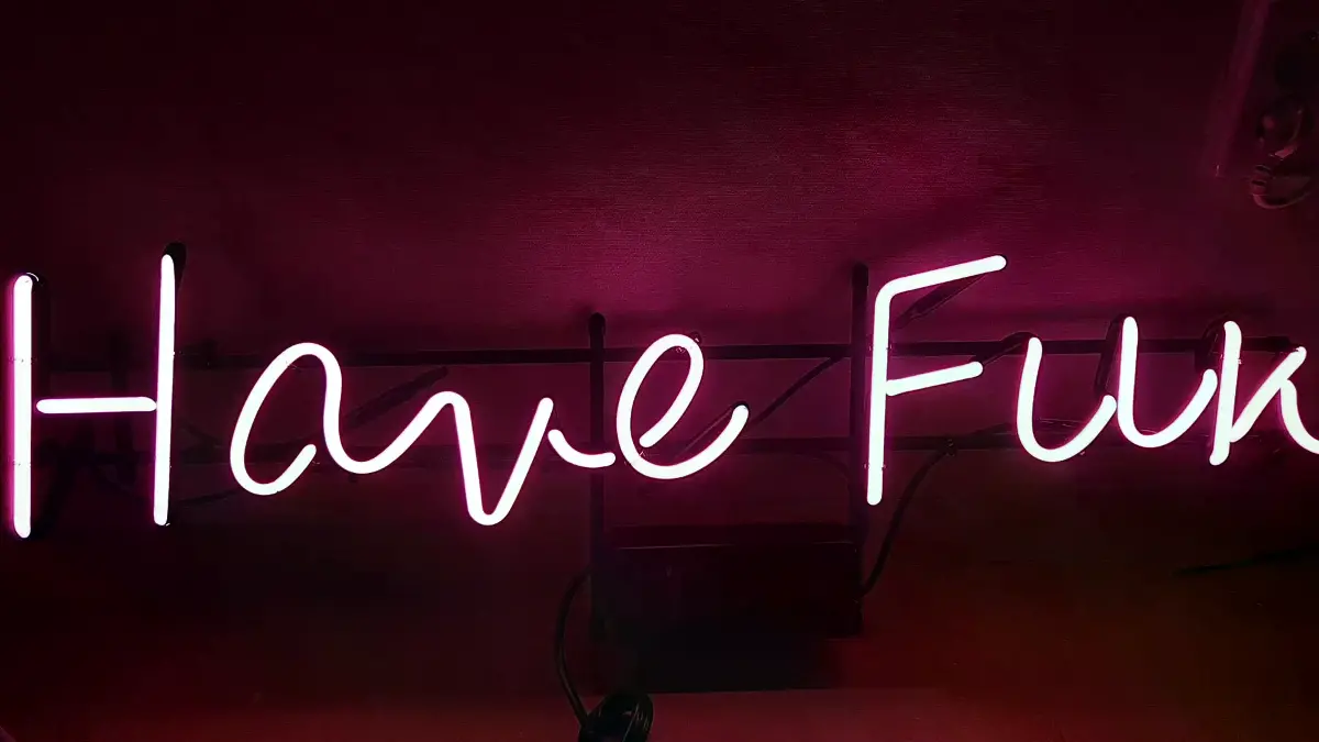 havefun네온사인 핑크색 필기체 한 줄 글씨