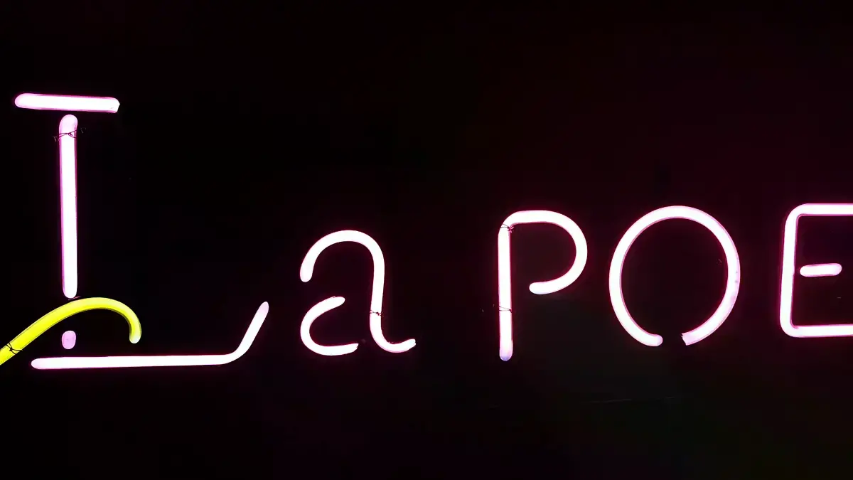 스튜디오네온사인 La POEM이라는 이름을 한 줄로 담았어요